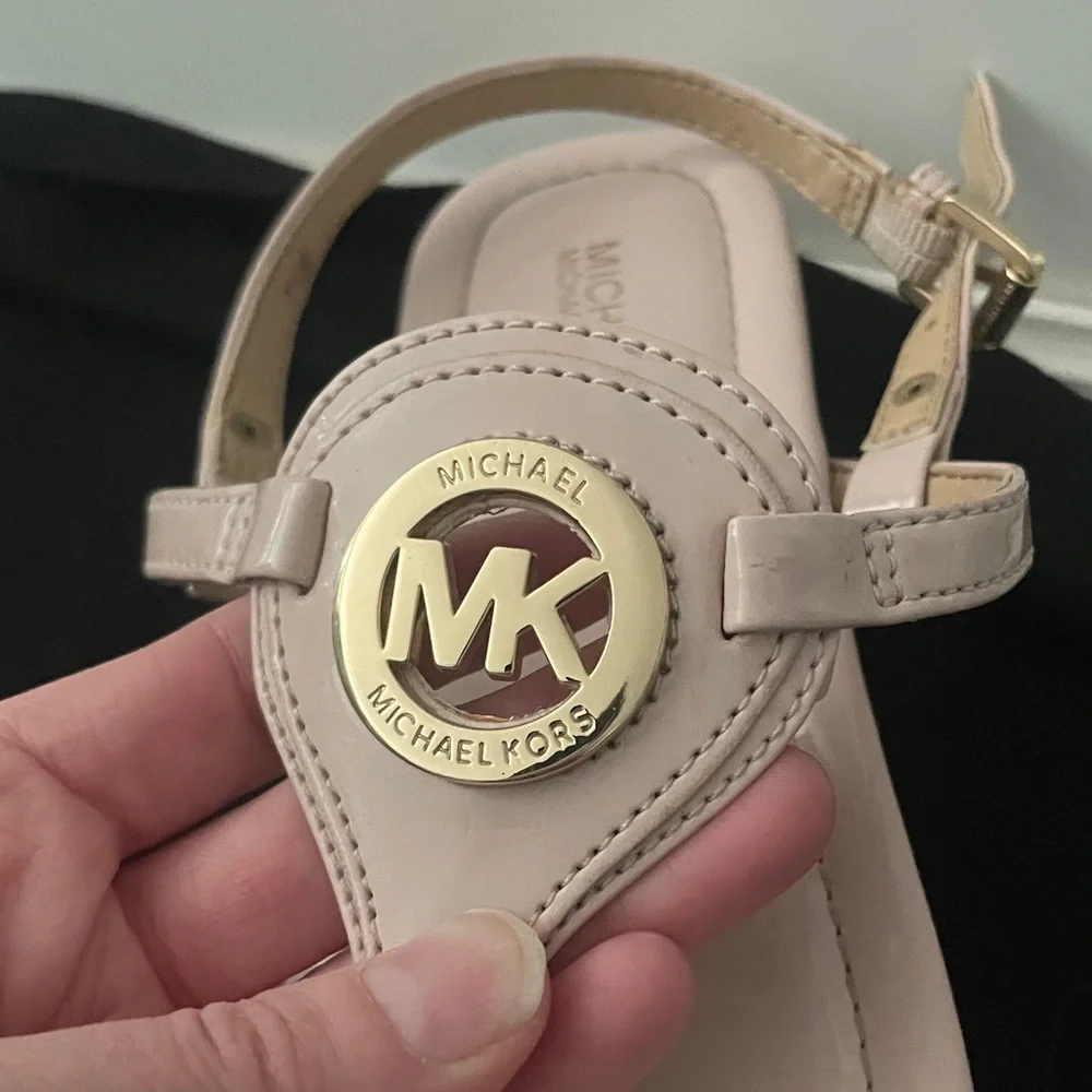 Michael Kors Blush Sandals with Gold Emblem - Picture 11 of 12